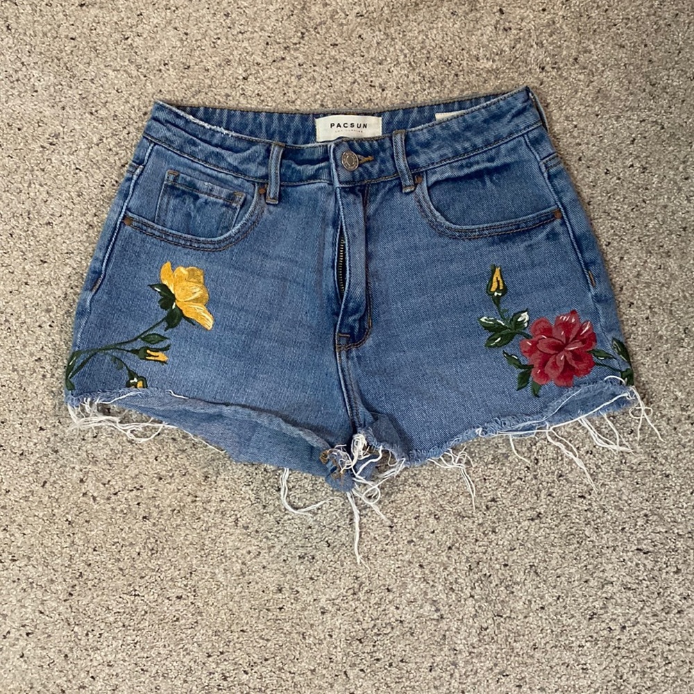 Pacsun jean shorts with flower details